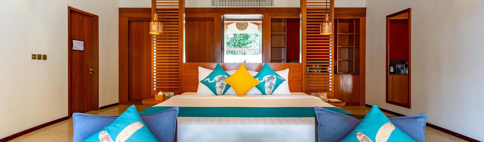 Furaveri Maldives Dhoni Pool Villa