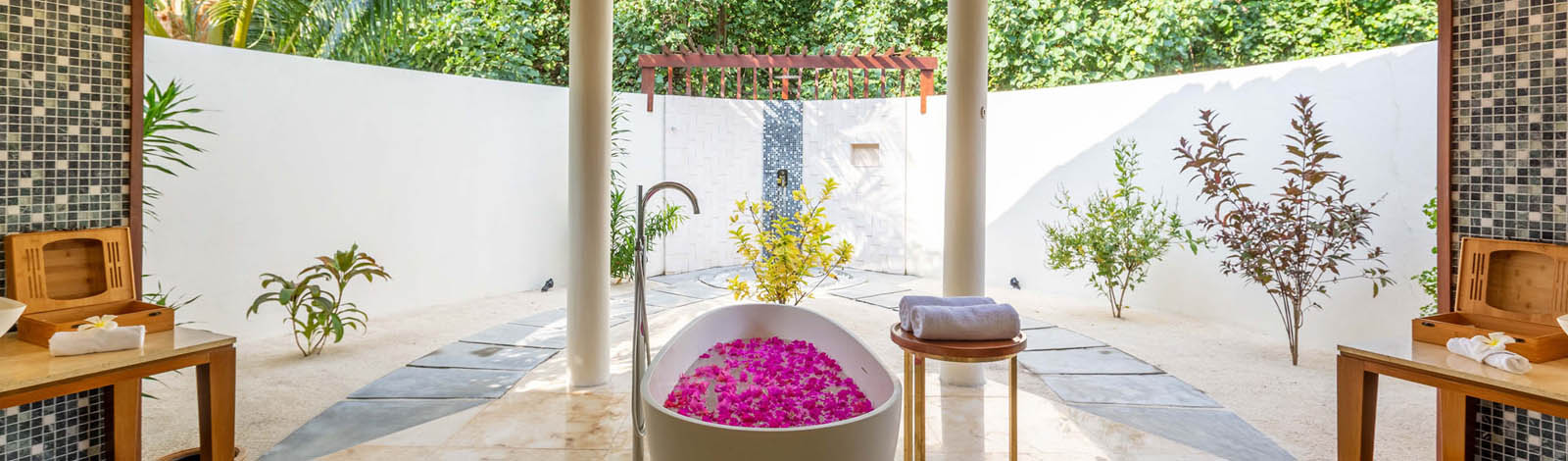 Furaveri Maldives Dhoni Pool Villa